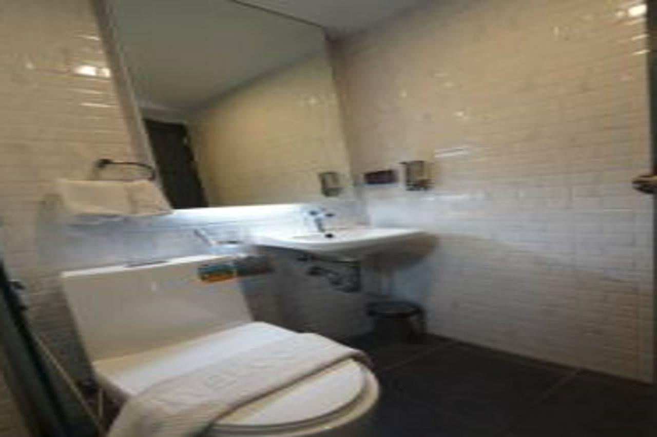 Roomquest Sukhumvit36 Bts Thonglor Бангкок Екстер'єр фото
